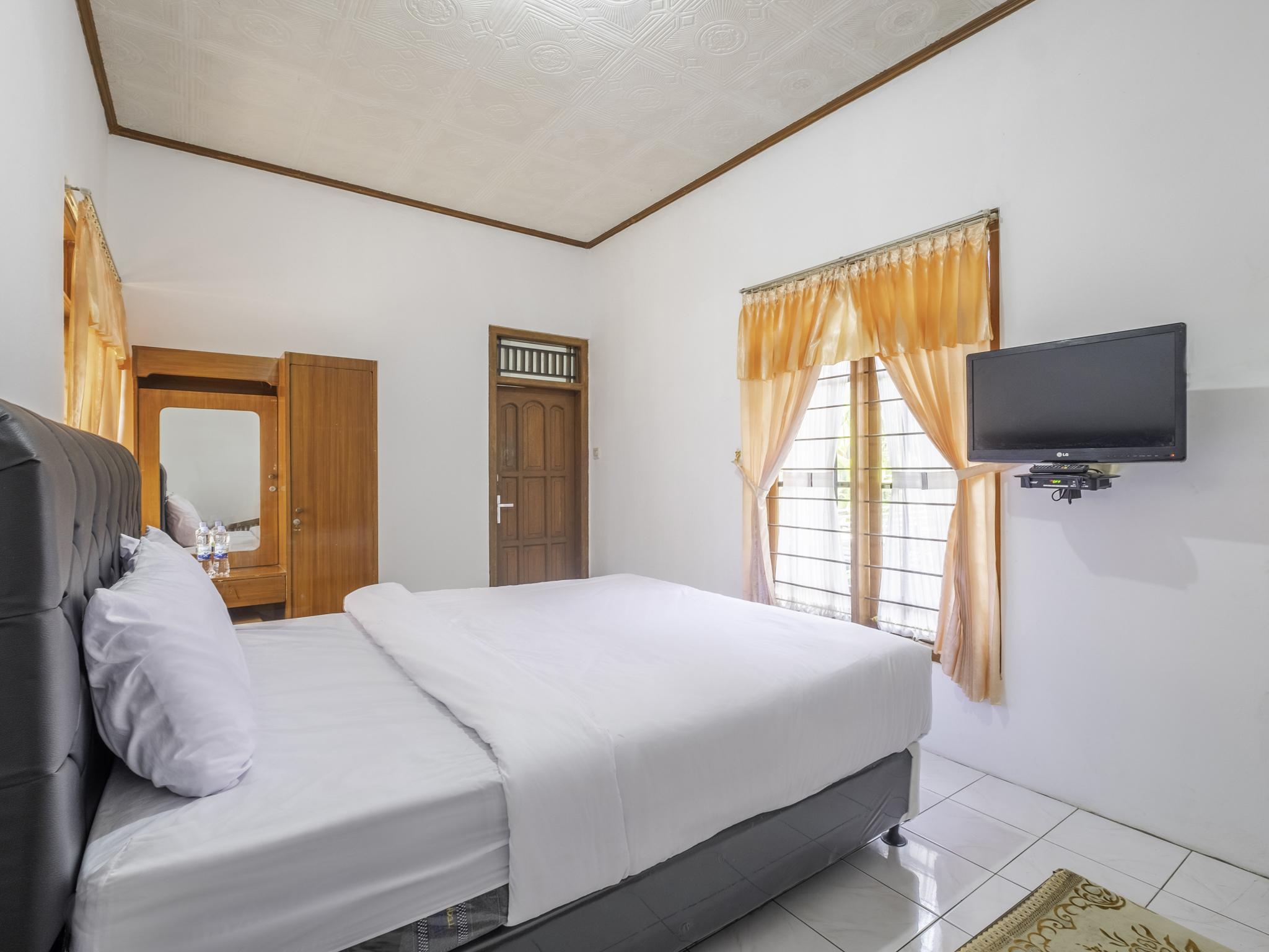 Capital O 1541 Puri Cikole Asri Hotel Lembang Exterior photo