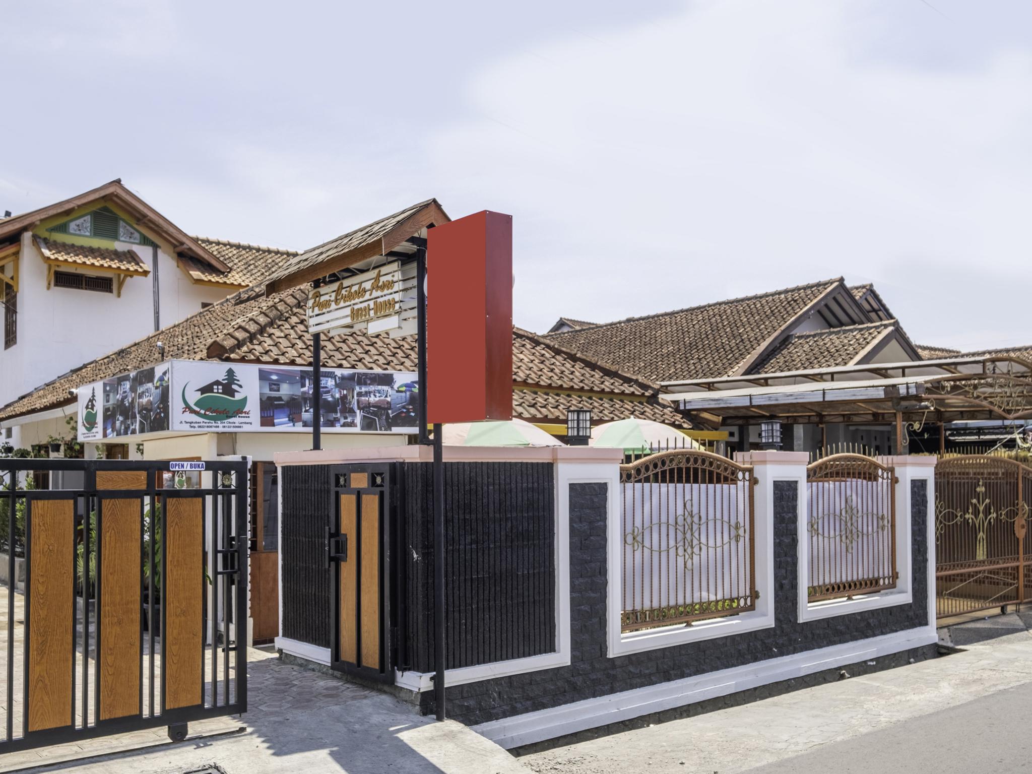 Capital O 1541 Puri Cikole Asri Hotel Lembang Exterior photo