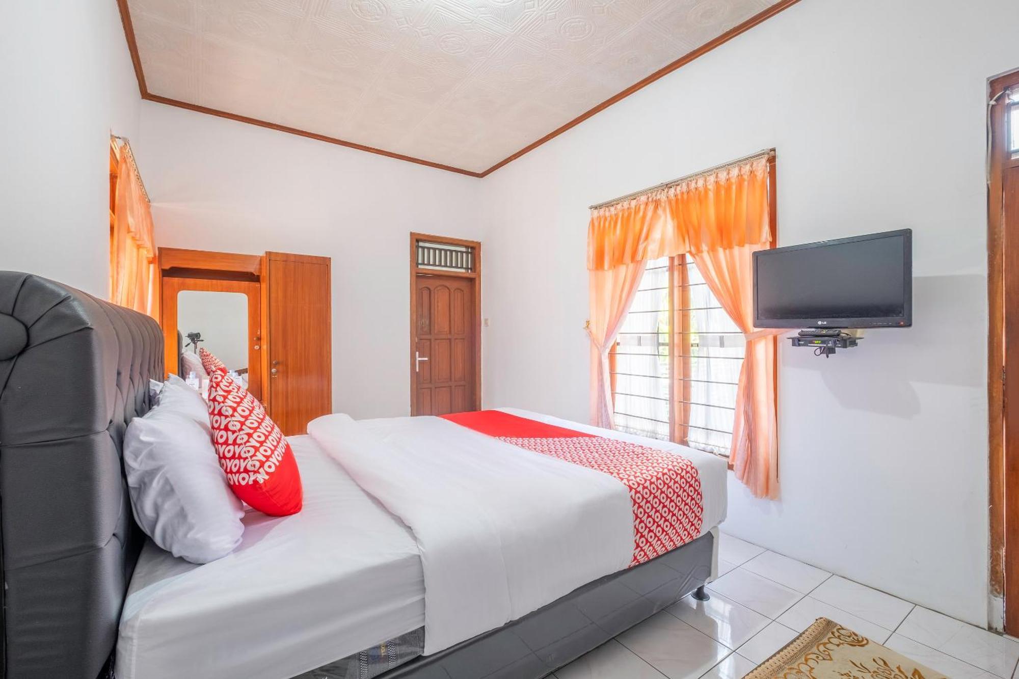 Capital O 1541 Puri Cikole Asri Hotel Lembang Exterior photo