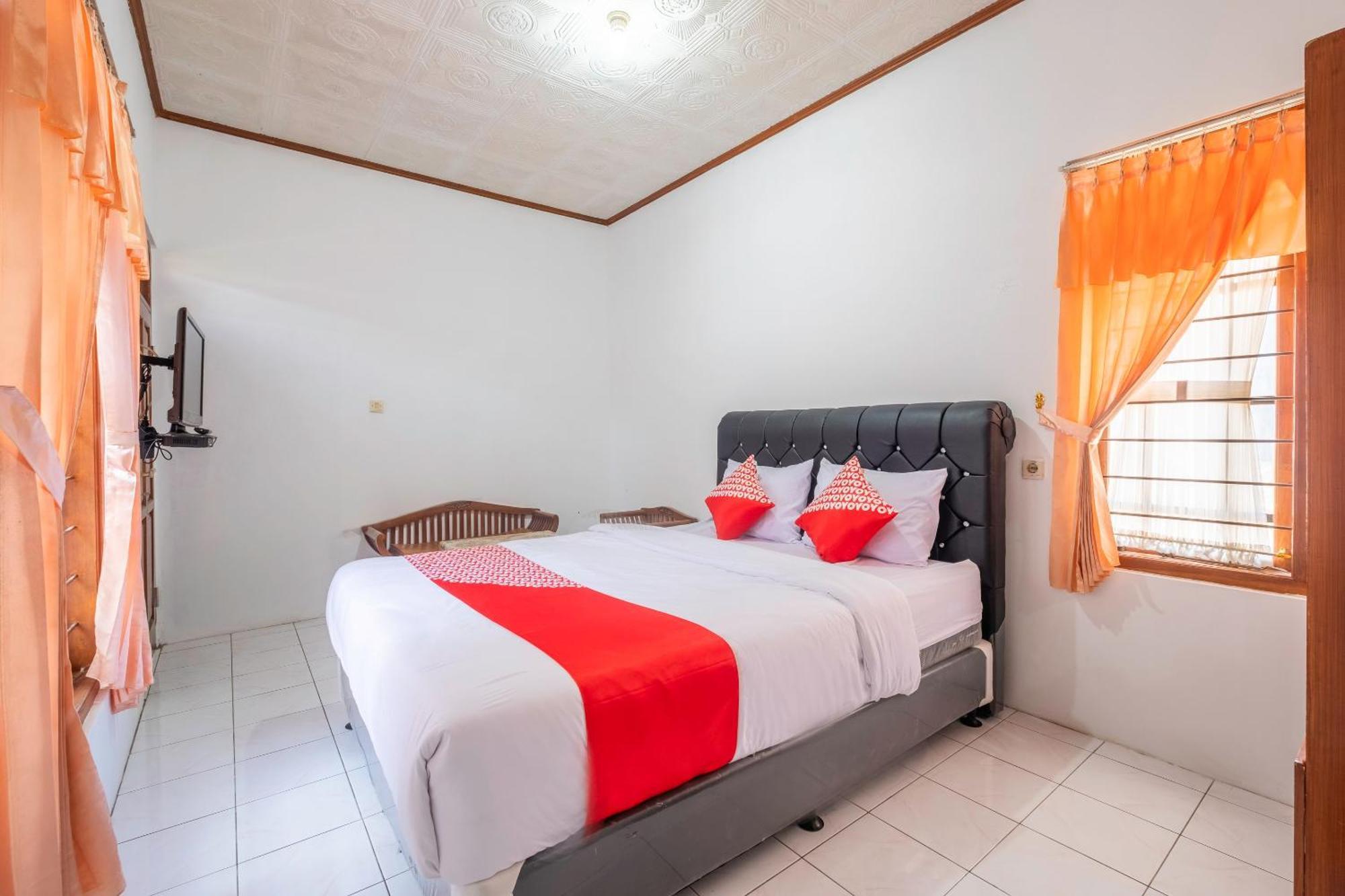 Capital O 1541 Puri Cikole Asri Hotel Lembang Exterior photo