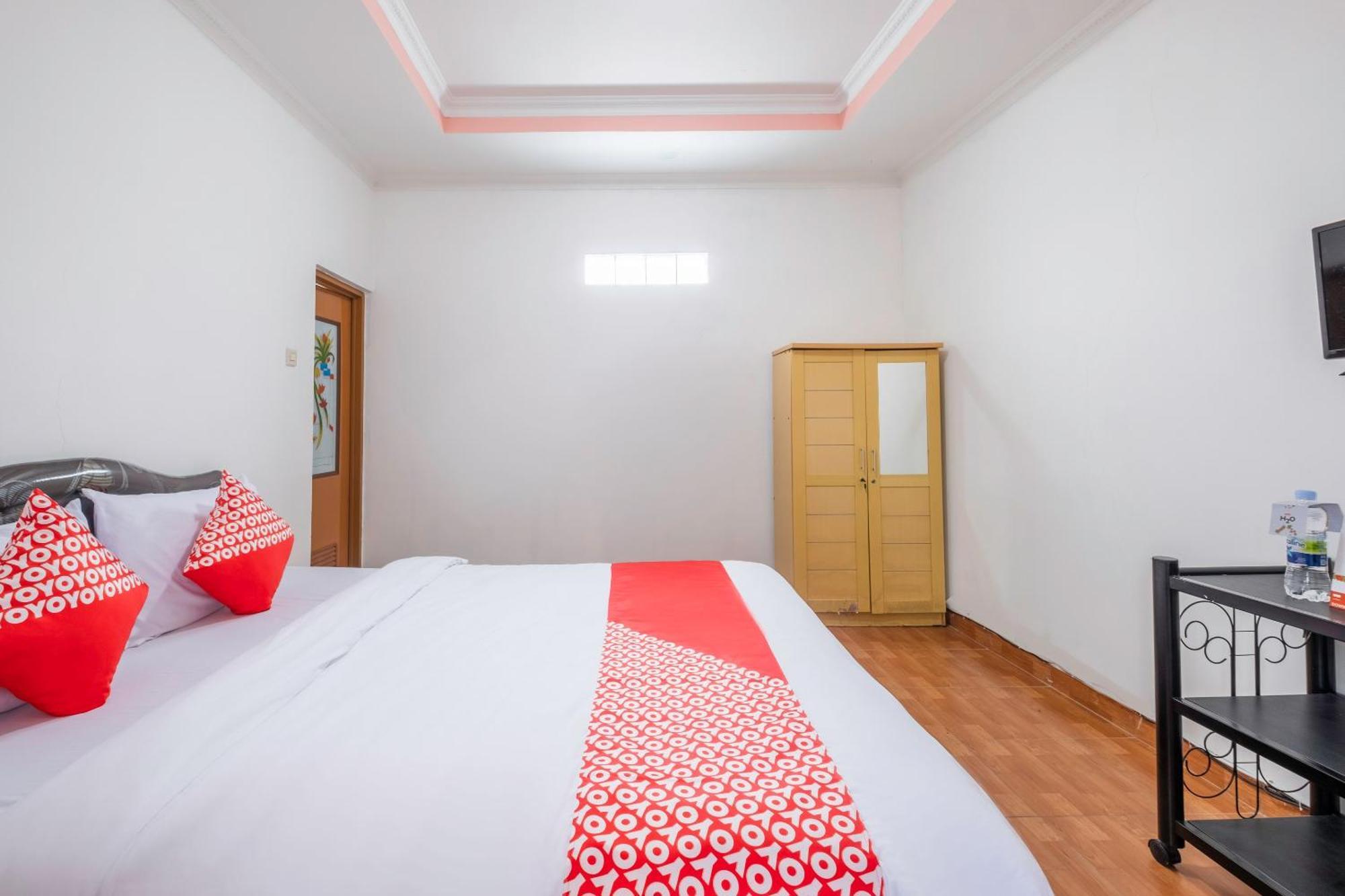 Capital O 1541 Puri Cikole Asri Hotel Lembang Exterior photo